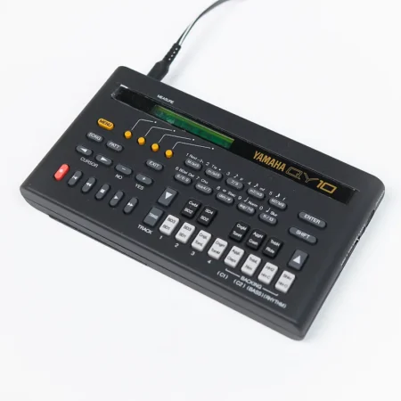 Yamaha QY10 Synthesizer