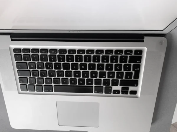 Apple MacBook Pro i7 – Bild 3